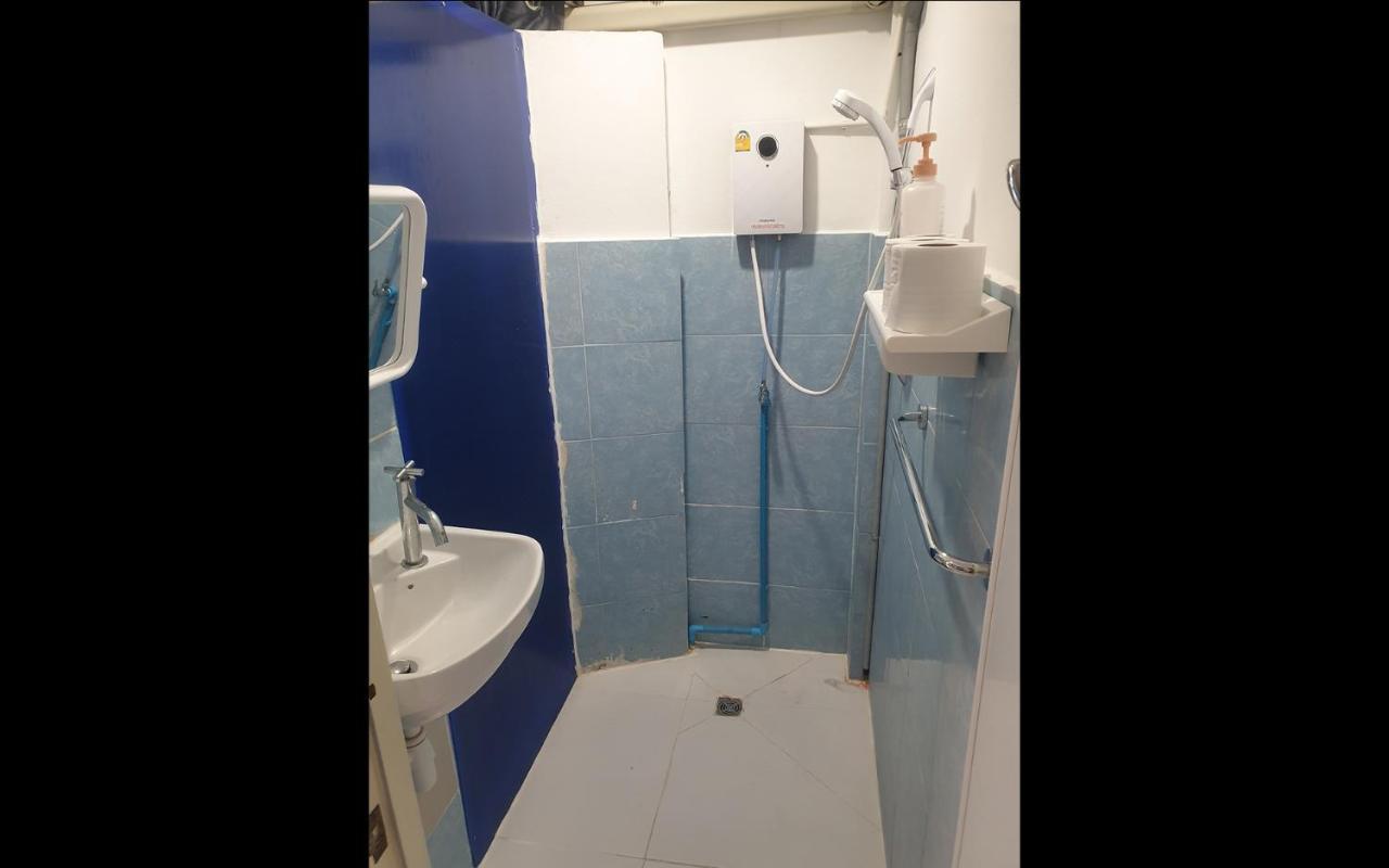P & T Hostel Плажа Банграк Екстериор снимка