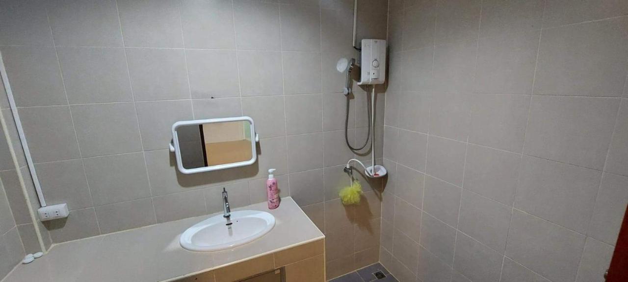 P & T Hostel Плажа Банграк Екстериор снимка