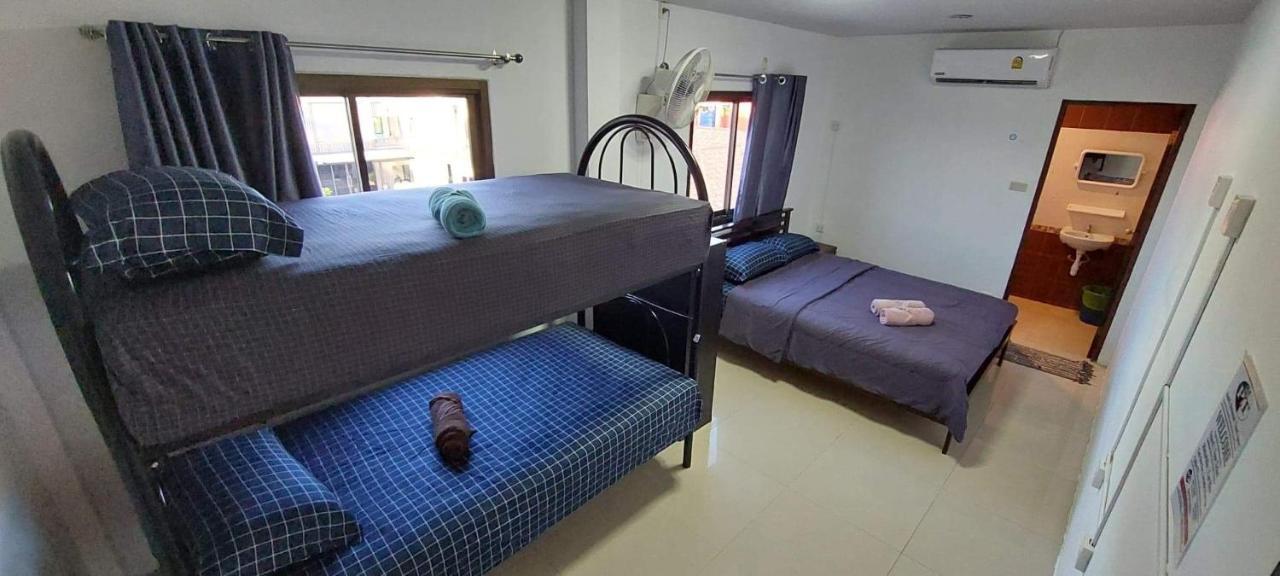 P & T Hostel Плажа Банграк Екстериор снимка