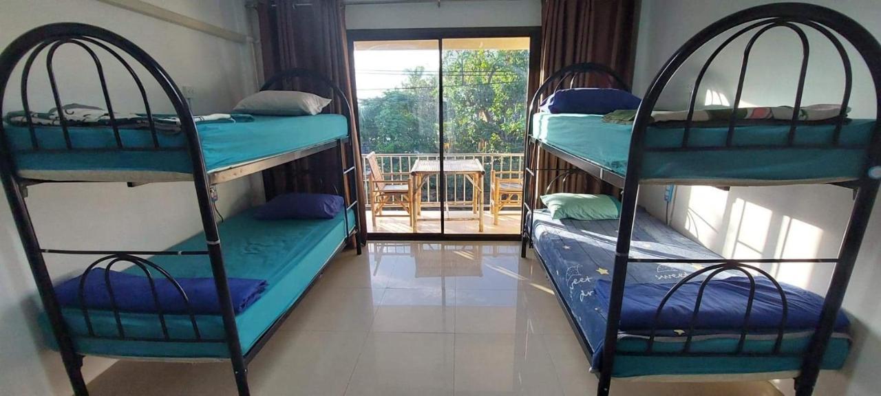 P & T Hostel Плажа Банграк Екстериор снимка