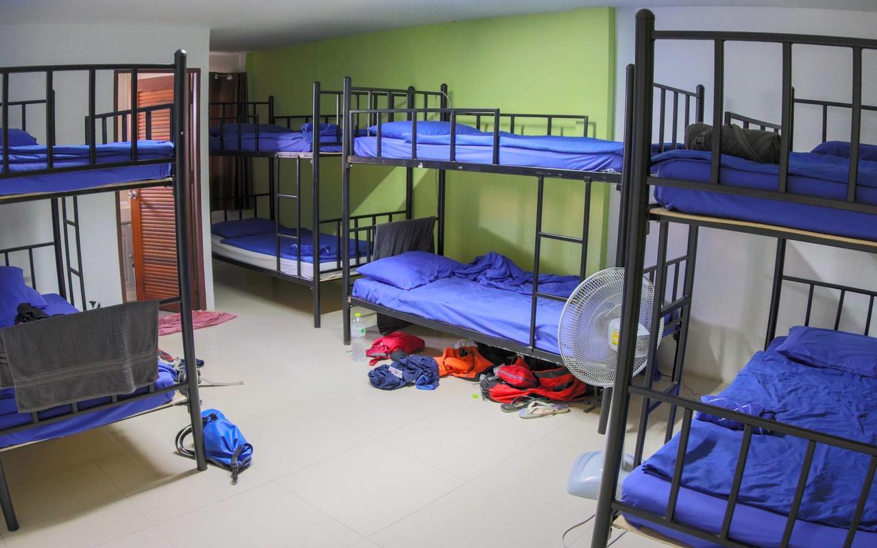 P & T Hostel Плажа Банграк Екстериор снимка