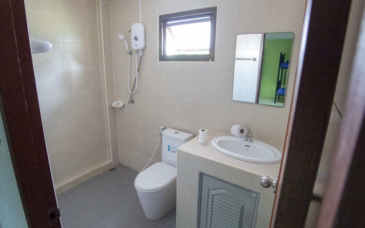 P & T Hostel Плажа Банграк Екстериор снимка