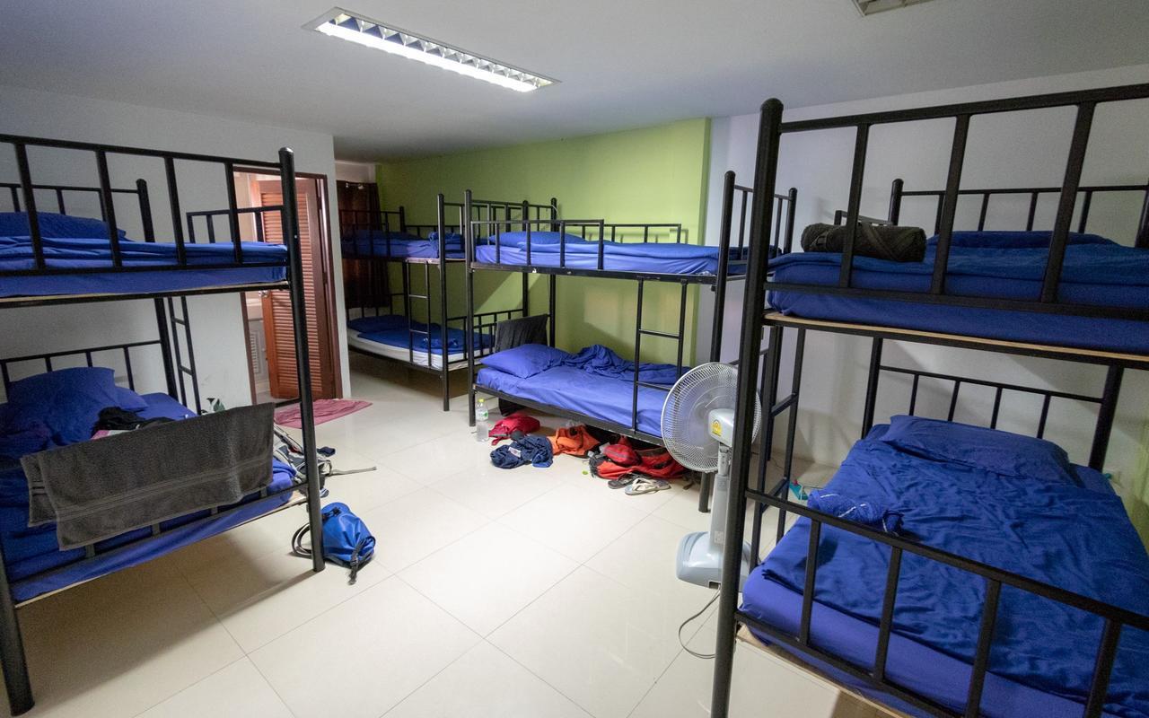 P & T Hostel Плажа Банграк Екстериор снимка