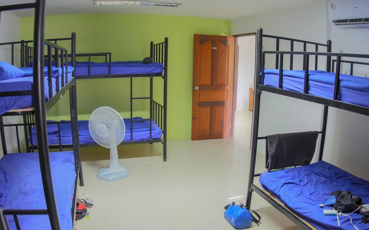 P & T Hostel Плажа Банграк Екстериор снимка
