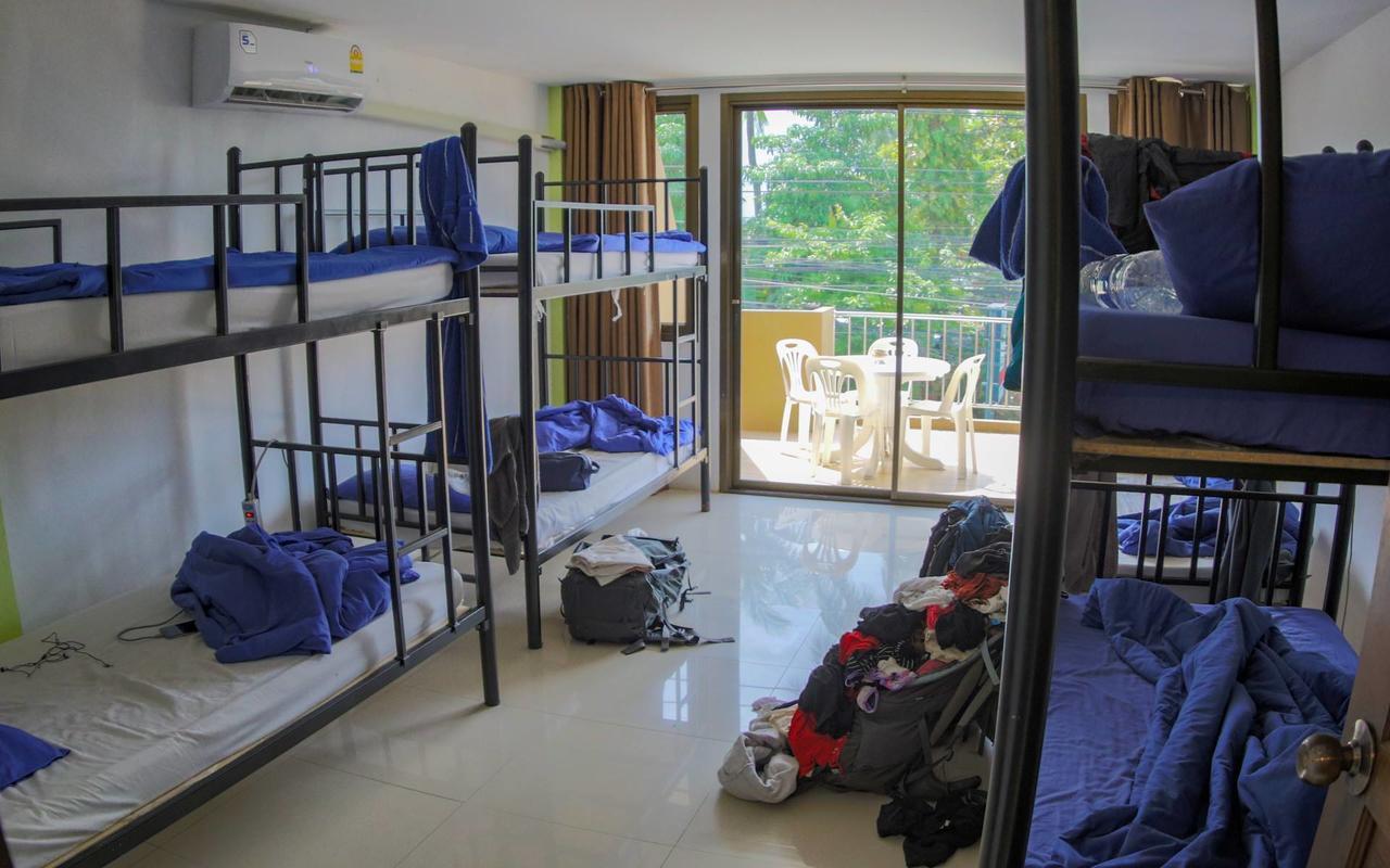 P & T Hostel Плажа Банграк Екстериор снимка