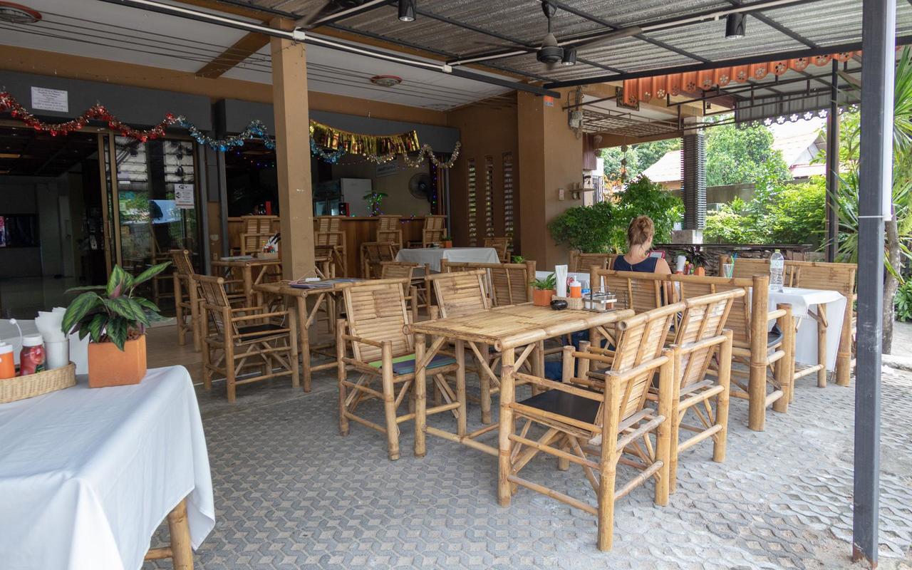 P & T Hostel Плажа Банграк Екстериор снимка