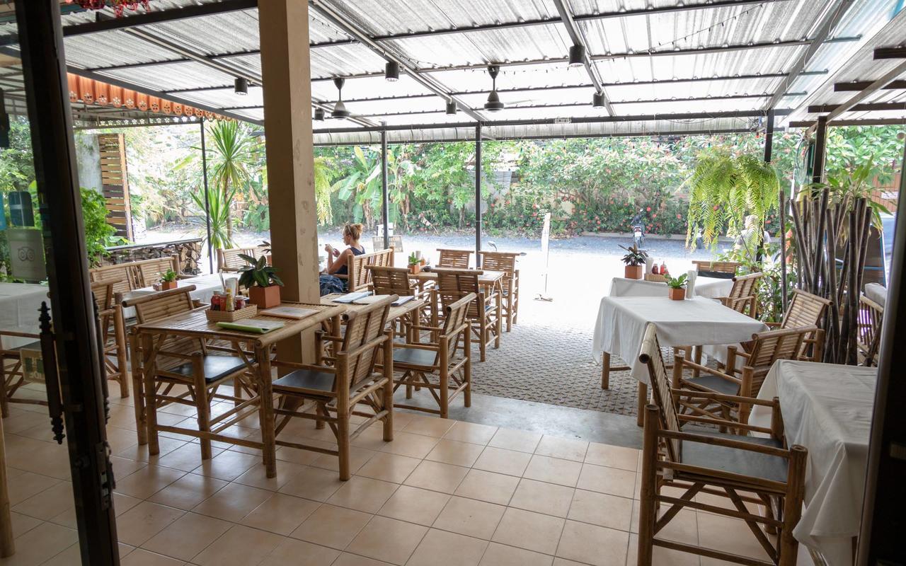 P & T Hostel Плажа Банграк Екстериор снимка