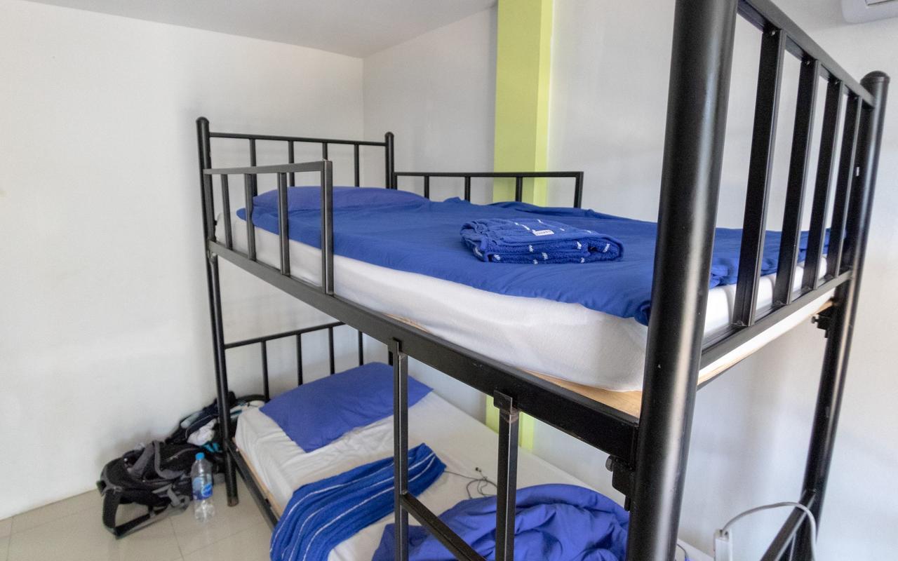 P & T Hostel Плажа Банграк Екстериор снимка