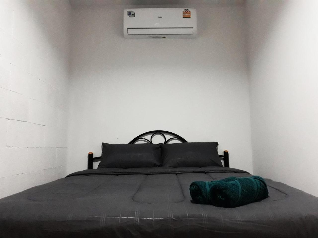 P & T Hostel Плажа Банграк Екстериор снимка